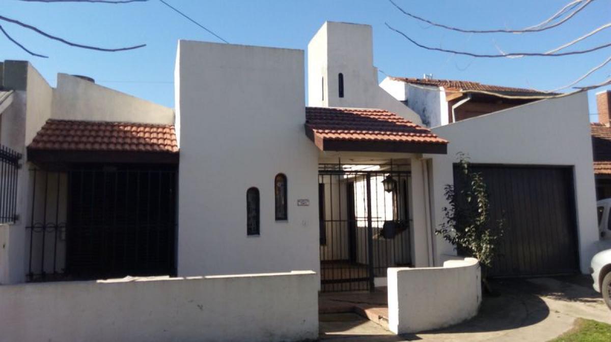 4 bedrooms House in Mar del Plata, Argentina No. 99545