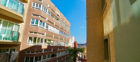 Apartamento de 3 dormitorios en Las Palmas De Gran Canaria, Spain No. 143161 17