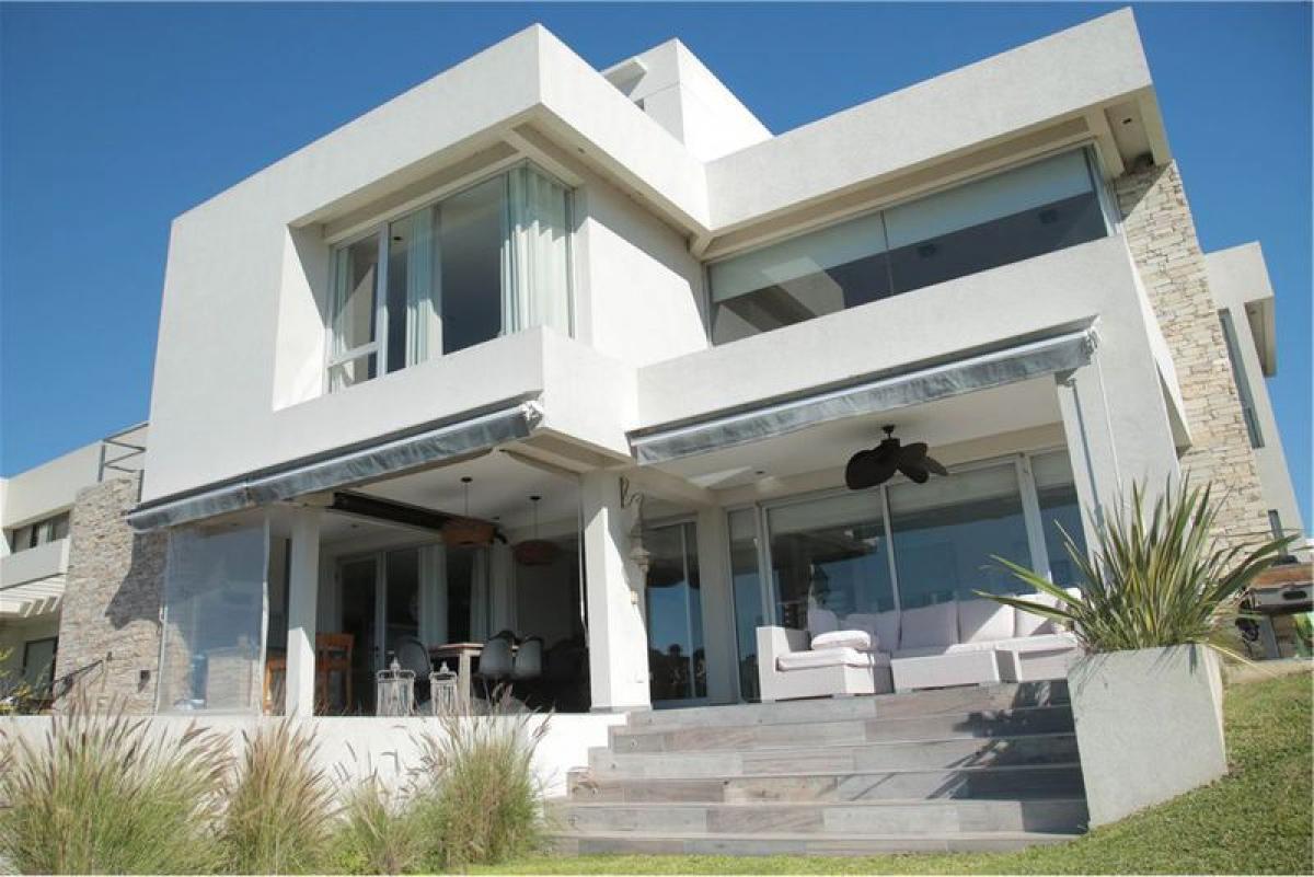 Casa de 5 dormitorios en Tigre, Argentina No. 12175