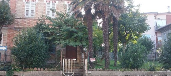 4 rooms House in Appignano, Italy No. 75663 8