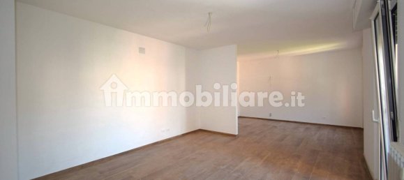 3 bedrooms Apartment in Parma, Italy No. 325768 2