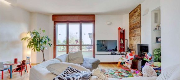 5 rooms Penthouse in Vignola, Italy No. 76489 4