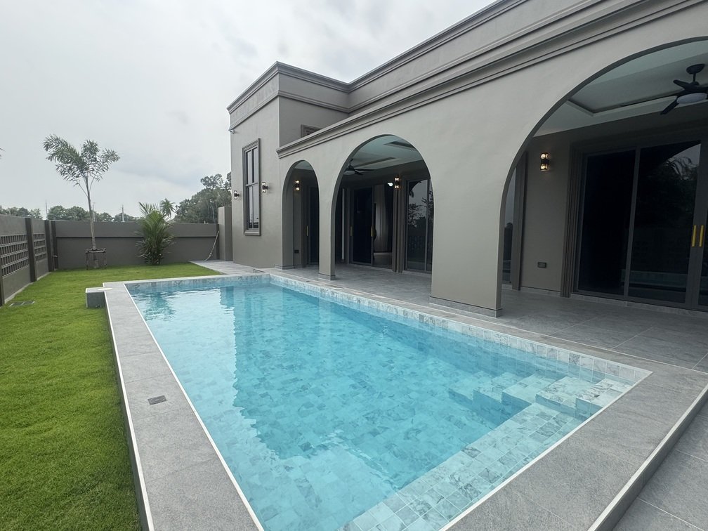 3 bedrooms Villa in Pattaya, Thailand No. 33574