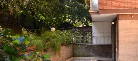 8 rooms Apartment in Rome, Italy No. 148703 16