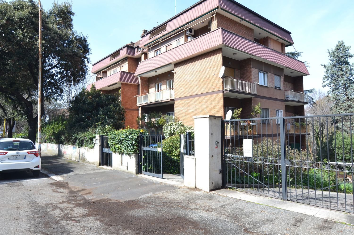 8 rooms Apartment in Rome, Italy No. 148703