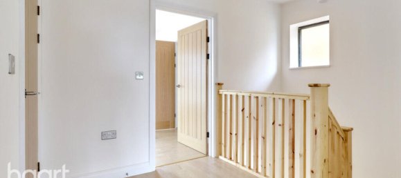 3 bedrooms House in Rainham, United Kingdom No. 4834 8