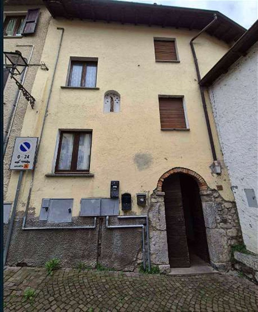 5-Zimmer Wohnung in Casazza, Italy, Nr. 261191