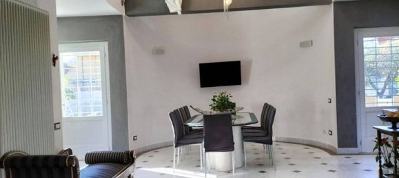 3 Schlafzimmer Villa in Carrara, Italy, Nr. 90109 5