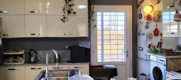 3 Schlafzimmer Villa in Carrara, Italy, Nr. 90109 3