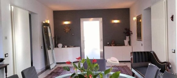 3 Schlafzimmer Villa in Carrara, Italy, Nr. 90109 2