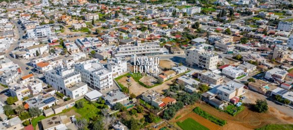 Villa in Deryneia, Cyprus No. 24136 3
