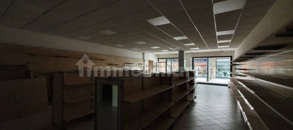 Imóvel comercial de 1 divisão em Abbiategrasso, Italy N.º 337706 6