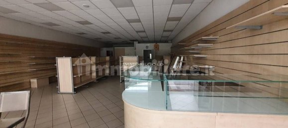 Imóvel comercial de 1 divisão em Abbiategrasso, Italy N.º 337706 4