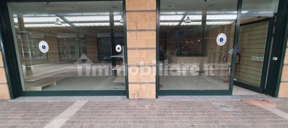 Imóvel comercial de 1 divisão em Abbiategrasso, Italy N.º 337706 3