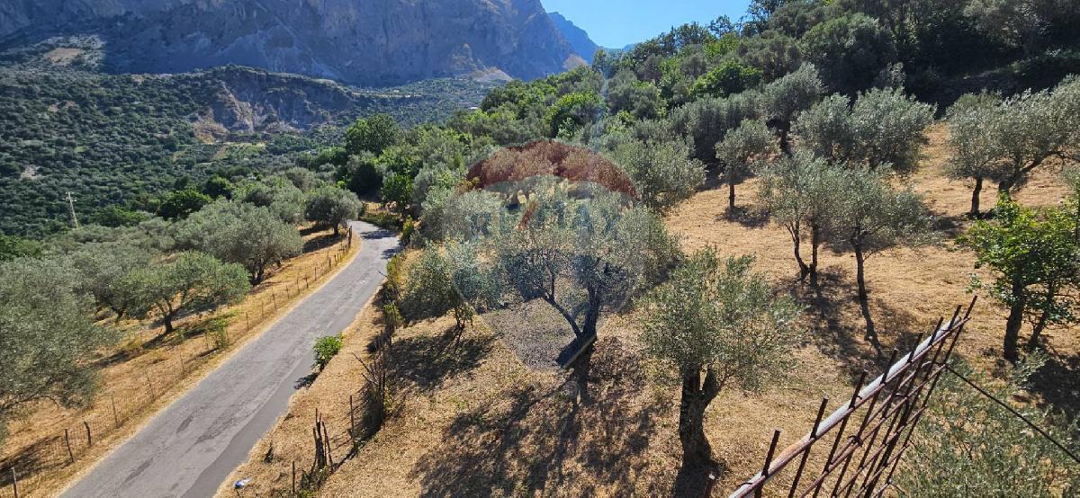 1 bedroom House in Alcara Li Fusi, Italy No. 260393