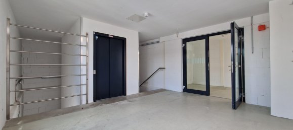 Entrepôt à Marzahn, Germany No. 4934 8