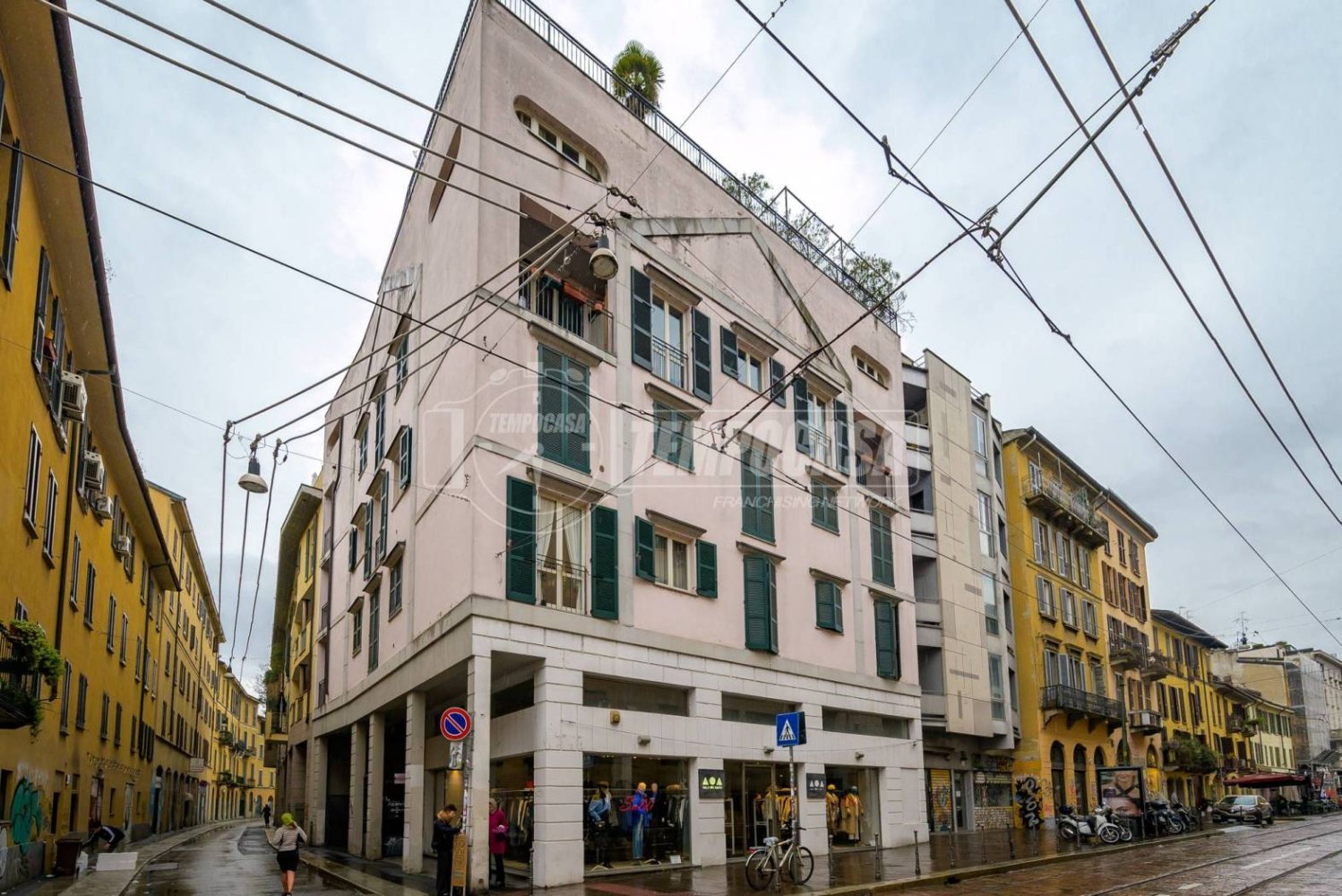 2 bedrooms Apartment in Milan, Italy No. 319911