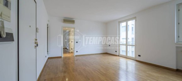 2 bedrooms Apartment in Milan, Italy No. 319911 8