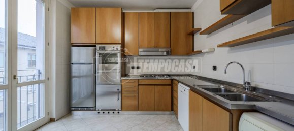 2 bedrooms Apartment in Milan, Italy No. 319911 2