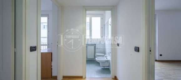 2 bedrooms Apartment in Milan, Italy No. 319911 14