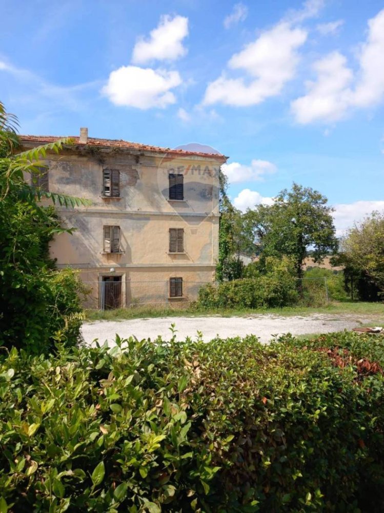 5 bedrooms House in Fratte Rosa, Italy No. 53342