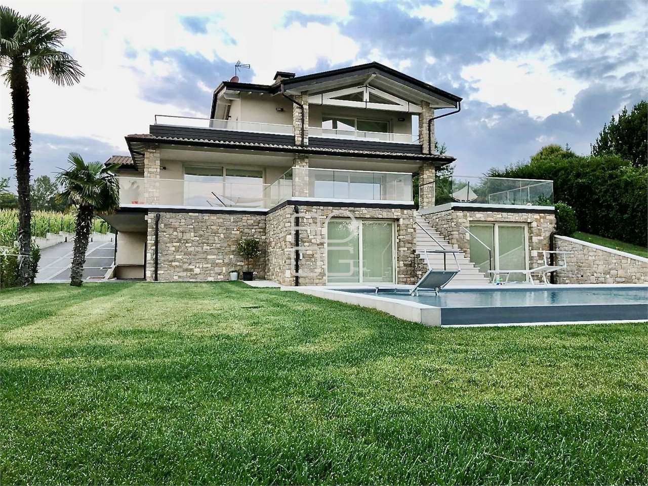 3 bedrooms Villa in Moniga del Garda, Italy No. 290232