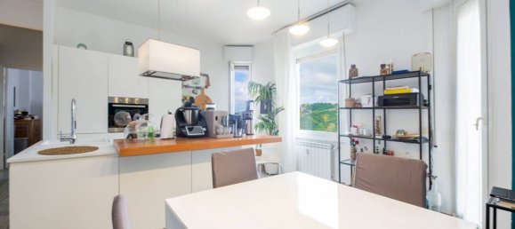 2 Schlafzimmer Wohnung in Genoa, Italy, Nr. 264642 8