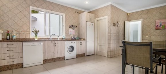 5 bedrooms Villa in Cadiz, Spain No. 139726 2