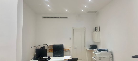 37m² Commercial property in Genoa, Italy No. 35794 5
