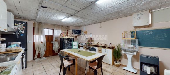 2 Schlafzimmer Wohnung in Santa Vittoria d'Alba, Italy, Nr. 43557 2