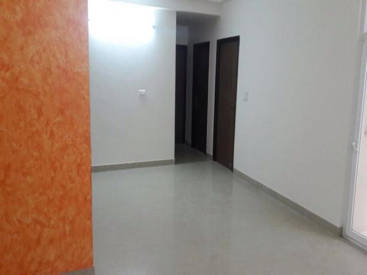 2 bedrooms House in Noida, India No. 67621