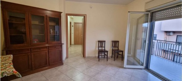 4 rooms Apartment in Catania, Italy No. 48395 3