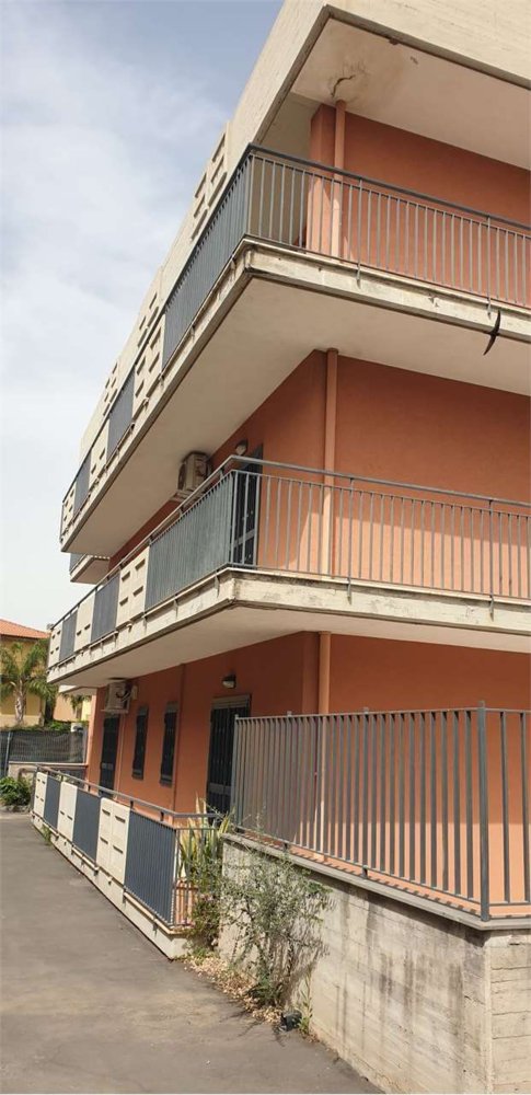 4 rooms Apartment in Catania, Italy No. 48395