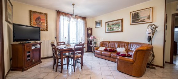 3-salle Appartement à Savignano sul Panaro, Italy No. 301964 2