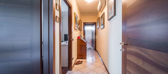 3-salle Appartement à Savignano sul Panaro, Italy No. 301964 10