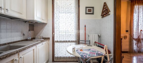 3-salle Appartement à Savignano sul Panaro, Italy No. 301964 8