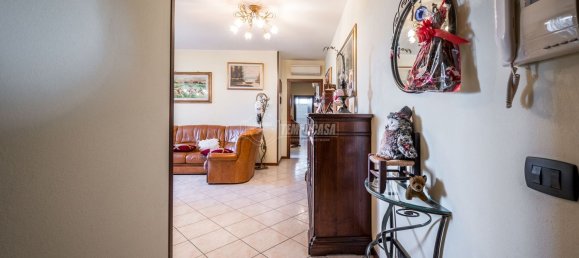 3-salle Appartement à Savignano sul Panaro, Italy No. 301964 9