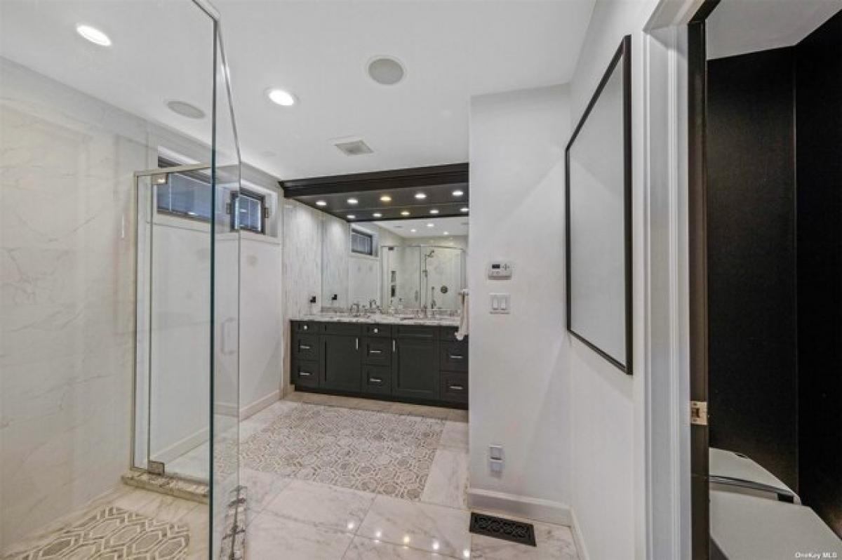 Дом с 4 спальнями в Floral Park, США № 266013