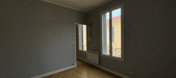 4 bedrooms Building in Bezons, France No. 170173 5