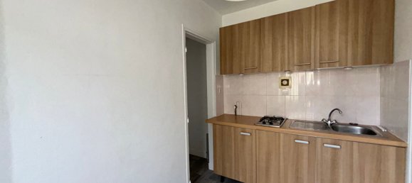 4 bedrooms Building in Bezons, France No. 170173 3