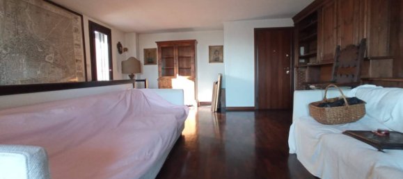 3 bedrooms Apartment in Padua, Italy No. 193343 3