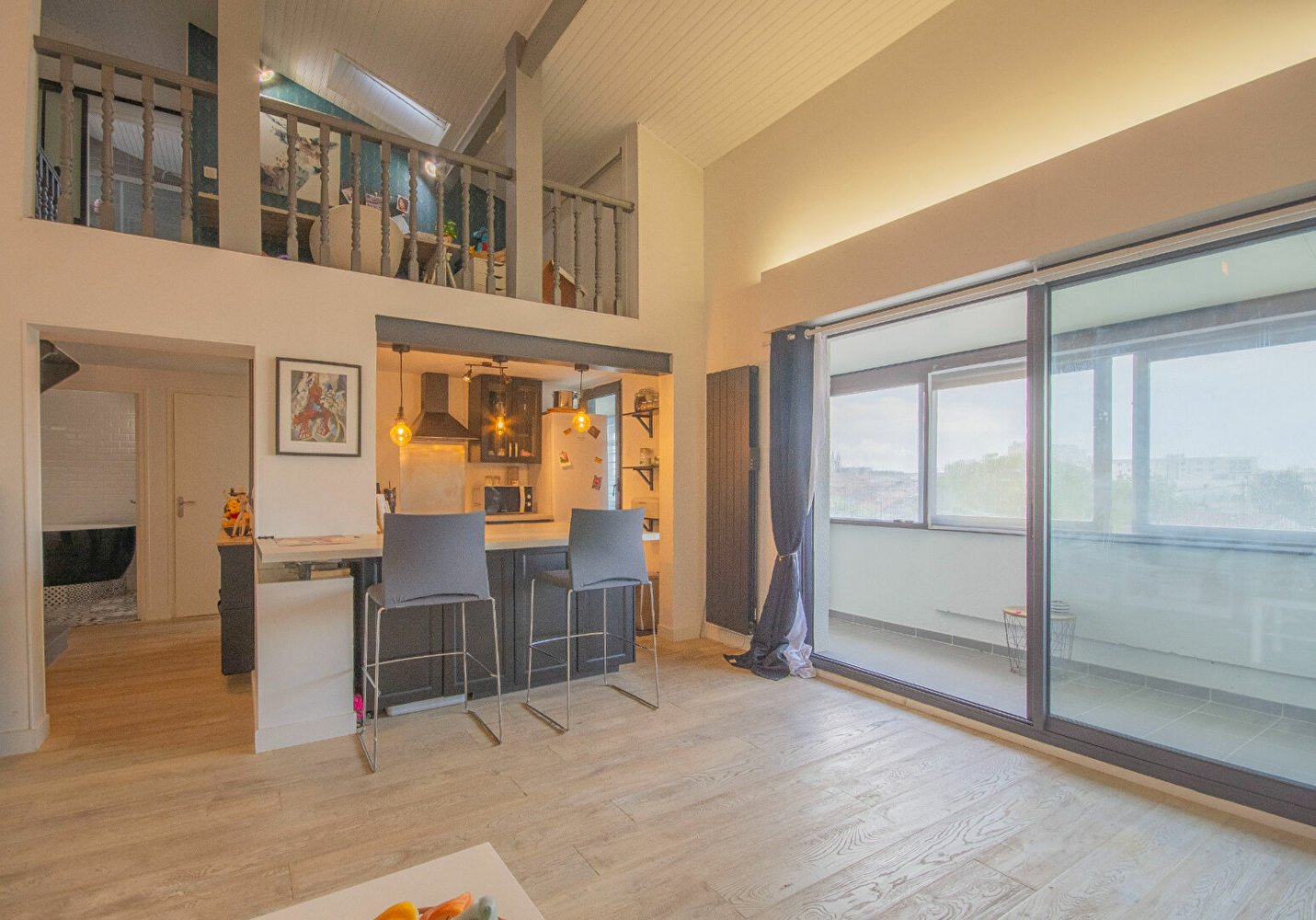 3 bedrooms Duplex in Bordeaux, France No. 358061