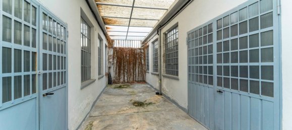 220m² Commercial property in Turin, Italy No. 377906 6