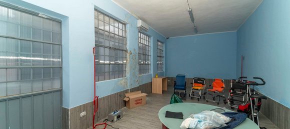 220m² Commercial property in Turin, Italy No. 377906 17