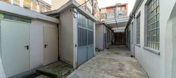 220m² Commercial property in Turin, Italy No. 377906 4