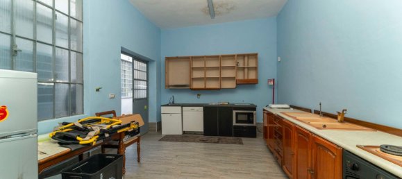 220m² Commercial property in Turin, Italy No. 377906 22