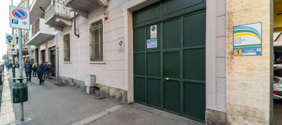 220m² Commercial property in Turin, Italy No. 377906 2