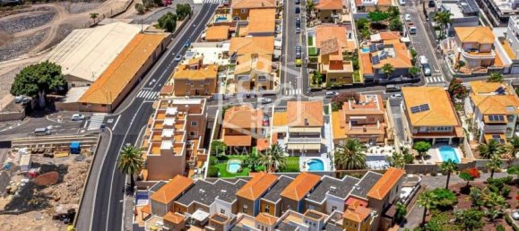 3 bedrooms Villa in Adeje, Spain No. 12235 4