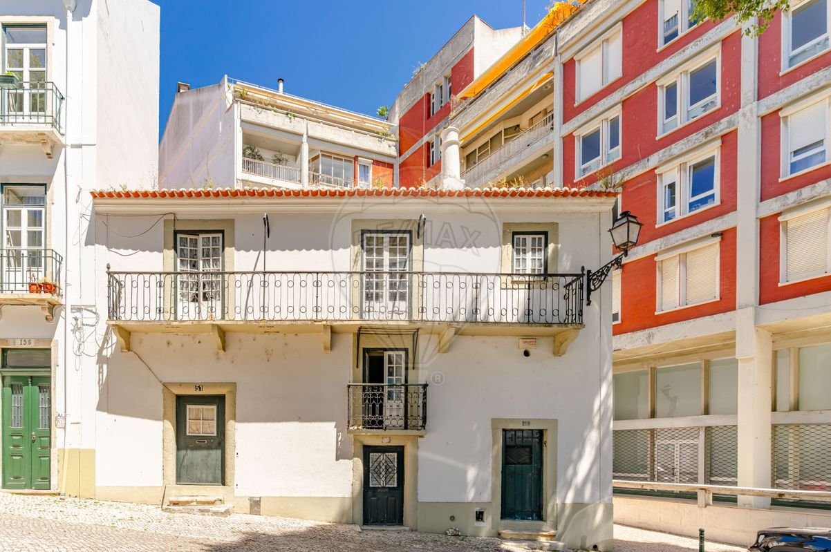 155m² Building in Lisbon, Portugal No. 213504