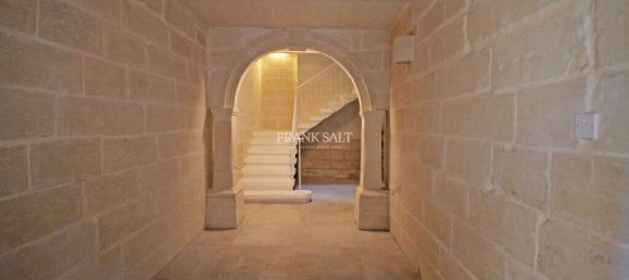3 bedrooms Townhouse in Senglea, Malta No. 9929 21